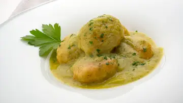 Receta de albóndigas de pollo con salsa de calabacín, de Arguiñano: "Los pequeños pueden participar en la elaboración" Receta de albóndigas de pollo con salsa de calabacín, de Arguiñano: "Los pequeños pueden participar en la elaboración"