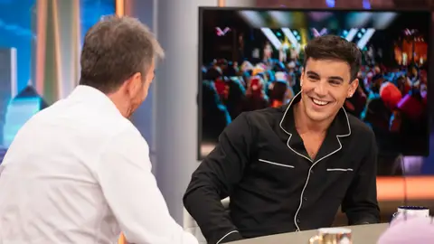 "Soy muy motivado para estas cosas": Óscar Casas demuestra su lado más atlético en El Hormiguero "Soy muy motivado para estas cosas": Óscar Casas demuestra su lado más atlético en El Hormiguero