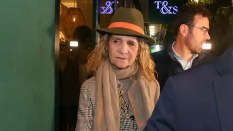 La infanta Elena, en la presentación de las memorias de su padre La infanta Elena, en la presentación de las memorias de su padre