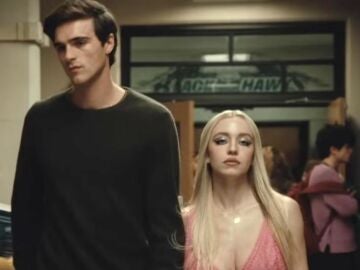 Jacob Elordi y Sydney Sweeney como Nate y Cassie en Euphoria