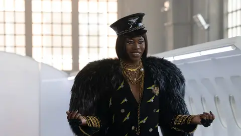 Jeremy O. Harris como Grégory Elliott Duprée en Emily in Paris Jeremy O. Harris como Grégory Elliott Duprée en Emily in Paris