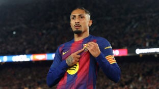 Raphinha celebra un gol con el Barcelona