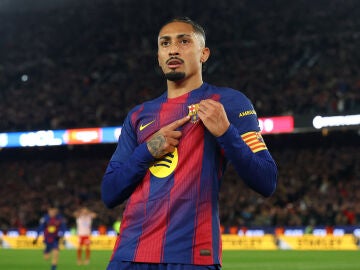 Raphinha celebra un gol con el Barcelona