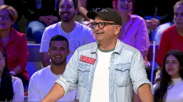 Dani llega pisando fuerte a La ruleta de la suerte: conquista al público en su presentación Dani llega pisando fuerte a La ruleta de la suerte: conquista al público en su presentación