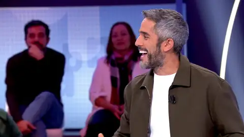 Una broma con efectos inesperados: ¡Roberto Leal chafa a Manu su próximo poema! Una broma con efectos inesperados: ¡Roberto Leal chafa a Manu su próximo poema!