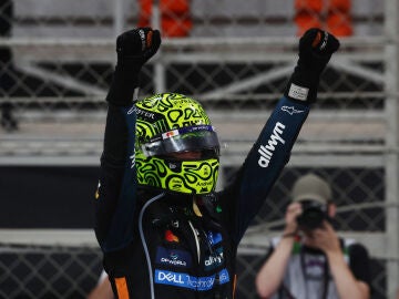 Lando Norris celebra su gesta en Yas Marina