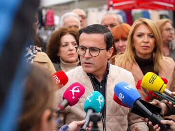 Gallardo se compromete a recuperar el proyecto 2+1 para la carretera Zafra-Jerez y anuncia un bono único de transporte Gallardo se compromete a recuperar el proyecto 2+1 para la carretera Zafra-Jerez y anuncia un bono único de transporte