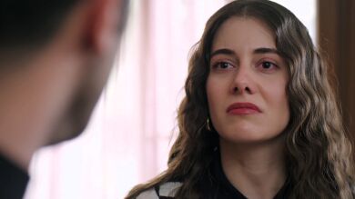 Suna escucha la declaración de amor de Aysel a Abidin y estalla: “¡Esto son encuentros inmorales!” 