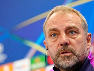 Hansi Flick en la ciudad deportiva Joan Gamper