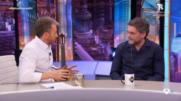 El día que Salva Reina tiró confeti a la Guardia Civil: "El hombre no sabía dónde apuntar con la linterna" El día que Salva Reina tiró confeti a la Guardia Civil: "El hombre no sabía dónde apuntar con la linterna"