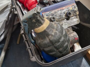 Los Mossos d'Esquadra encuentran una granada de mano en la taquilla de un trabajador en Barcelona