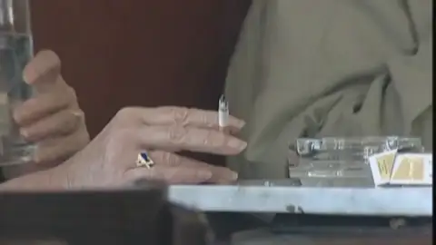 Fumar en interiores 20 años sin humo: la ley que más cambió el aire en España