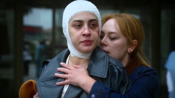 Seren explota y destroza el coche de Uras en un ataque de ira Seren explota y destroza el coche de Uras en un ataque de ira