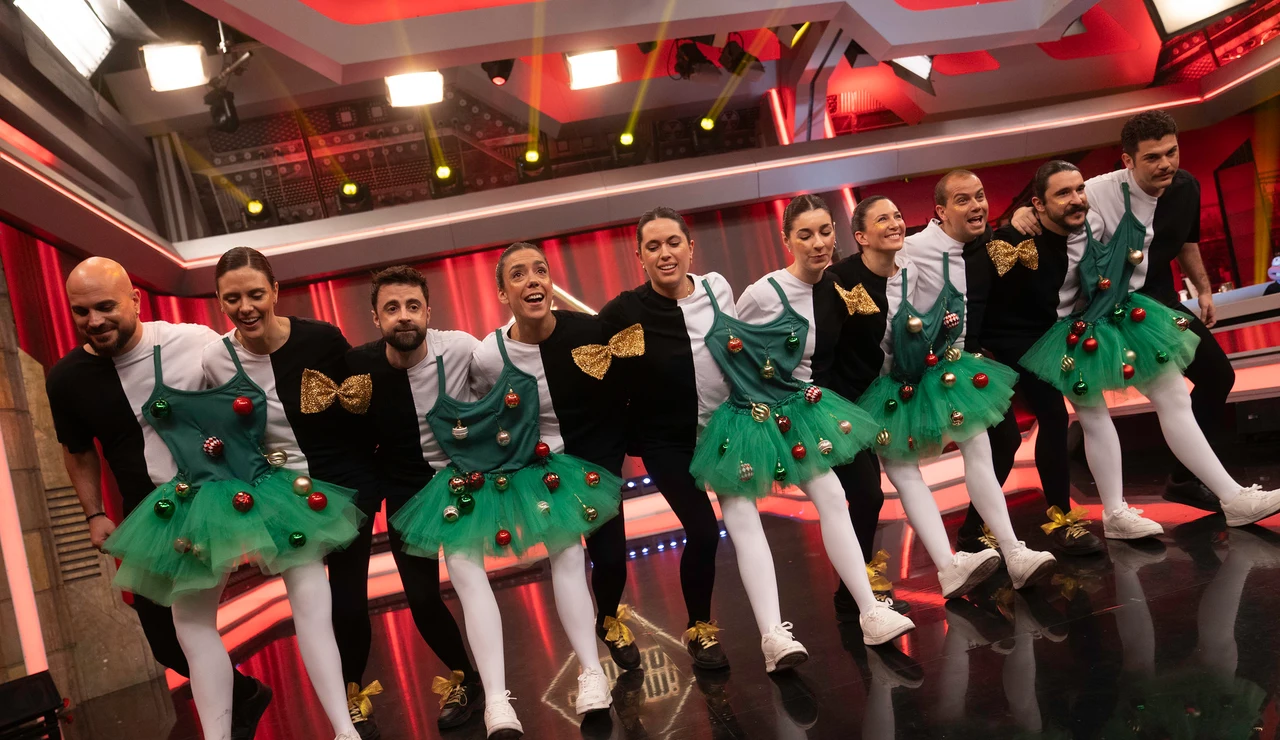 ¡El 'Footloose' más navideño! El equipo de El Hormiguero sorprende con una coreografía con efectos ópticos
