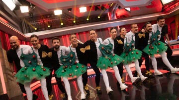 ¡El 'Footloose' más navideño! El equipo de El Hormiguero sorprende con una coreografía con efectos ópticos ¡El 'Footloose' más navideño! El equipo de El Hormiguero sorprende con una coreografía con efectos ópticos