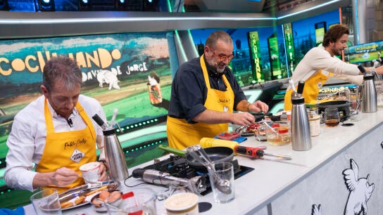 "Qu&eacute; manita tengo": Manuel carrasco se luce con la receta de David de Jorge