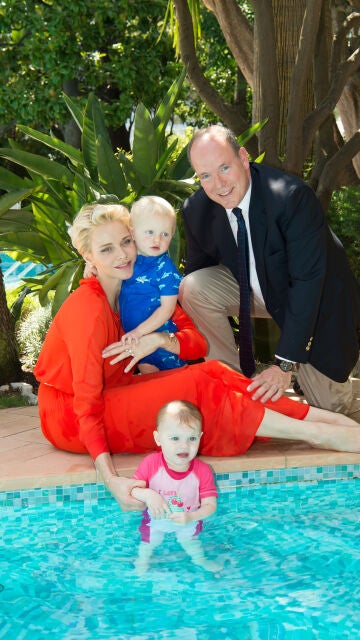 Charlene y Alberto de Mónaco con sus hijos Jacques y Gabriella