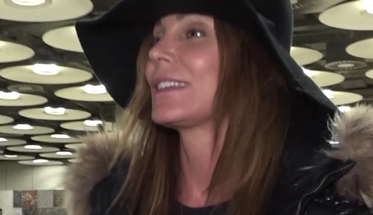 Mar Flores ante los micrófonos