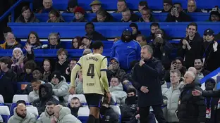 Araújo, tras ser expulsado en Stamford Bridge Araújo, tras ser expulsado en Stamford Bridge