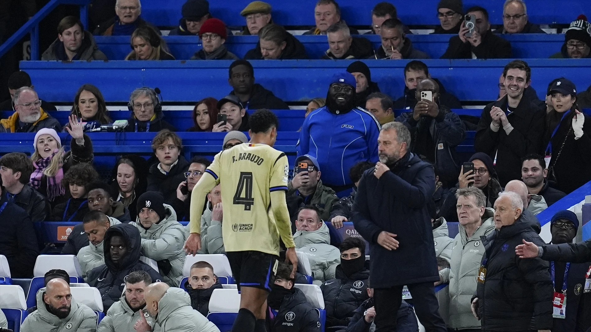 Araújo, tras ser expulsado en Stamford Bridge Araújo, tras ser expulsado en Stamford Bridge