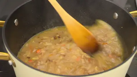 Agrega la harina y cocínala un poco Agrega la harina y cocínala un poco