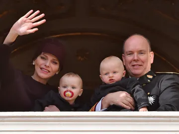Charlene y Alberto de Mónaco con sus hijos Jacques y Gabriella Charlene y Alberto de Mónaco con sus hijos Jacques y Gabriella