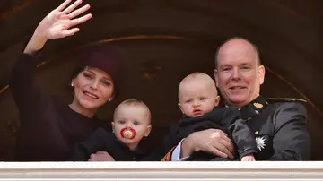 Charlene y Alberto de Mónaco con sus hijos Jacques y Gabriella Charlene y Alberto de Mónaco con sus hijos Jacques y Gabriella
