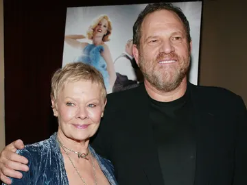Judi Dench y Harvey Weinstein en 2005 Judi Dench y Harvey Weinstein en 2005