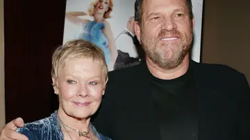 Judi Dench y Harvey Weinstein en 2005 Judi Dench y Harvey Weinstein en 2005