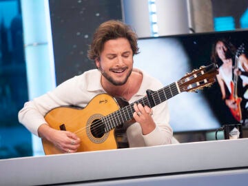 El emotivo homenaje de Manuel Carrasco a Robe Iniesta