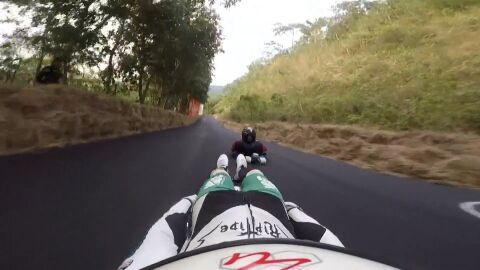 A m&aacute;s de 100 km/h a la conquista del campeonato mundial de skateboarding