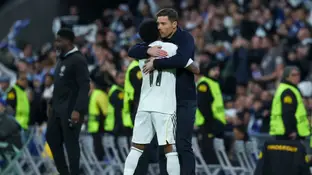 Xabi Alonso abrazando a Rodrygo tras el gol del brasileño Xabi Alonso abrazando a Rodrygo tras el gol del brasileño