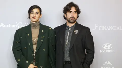 Alba Flores y Guillermo Furiase posando juntos para la prensa Alba Flores y Guillermo Furiase posando juntos para la prensa