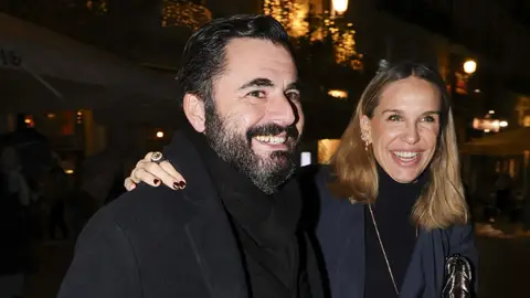 Carola Baleztena y Emiliano Suárez antes de entrar en el Teatro Real Carola Baleztena y Emiliano Suárez antes de entrar en el Teatro Real