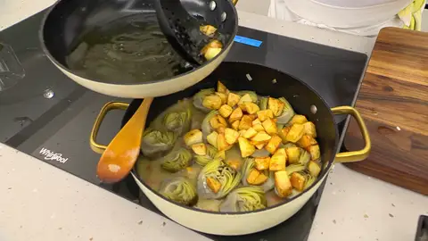 Agrega las alcachofas, las patatas fritas y el brócoli Agrega las alcachofas, las patatas fritas y el brócoli