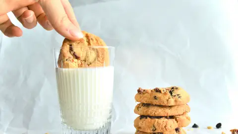 Galletas y un vaso de leche Galletas y un vaso de leche