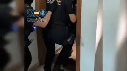 Un detenido en Canarias por la estafa de más de 90.000 euros en la compraventa de viviendas mediante pujas Un detenido en Canarias por la estafa de más de 90.000 euros en la compraventa de viviendas mediante pujas