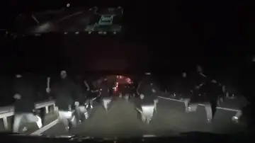 Ultras del Jagiellonia emboscan armados y en plena noche dos autobuses del Rayo Vallecano: hay tres hospitalizados Ultras del Jagiellonia emboscan armados y en plena noche dos autobuses del Rayo Vallecano: hay tres hospitalizados