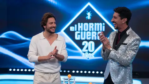 Un robot capaz de mantener el equilibrio: el sorprendente invento con el Marron dejó boquiabierto a Manuel Carrasco Un robot capaz de mantener el equilibrio: el sorprendente invento con el Marron dejó boquiabierto a Manuel Carrasco