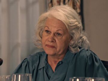 Delia se posiciona del lado de Gabriel y miente ante los De la Reina: “No fui una buena madre”