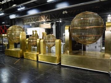 Los bombos y el resto de los elementos del sorteo de la lotería de Navidad 2025 ya están en el Teatro Real de Madrid Los bombos y el resto de los elementos del sorteo de la lotería de Navidad 2025 ya están en el Teatro Real de Madrid