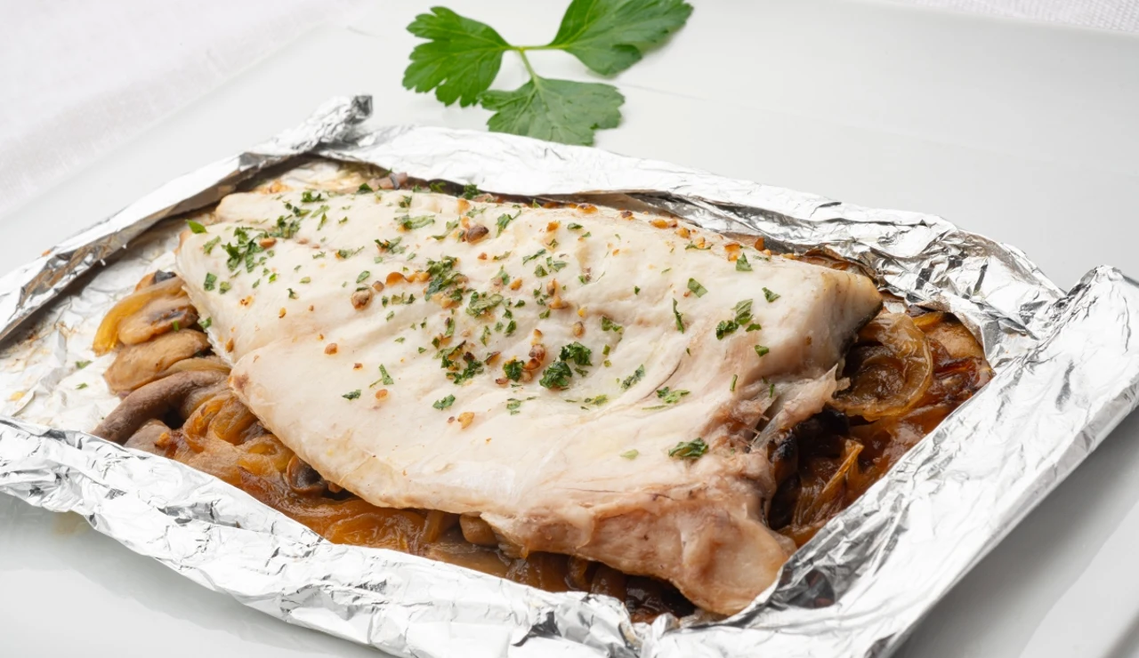 Papillote de lubina con champiñones, de Karlos Arguiñano: "Se hace en muy poco tiempo y mantiene todos los jugos"