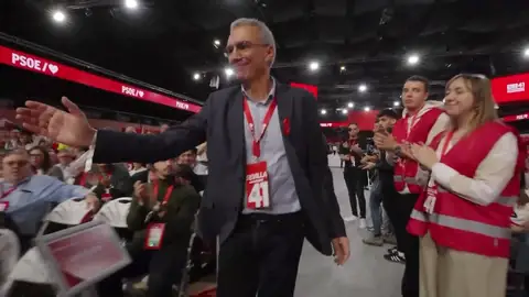 Dimite Javier Izquierdo, miembro de la Ejecutiva Federal del PSOE, en pleno escándalo de denuncias por acoso Dimite Javier Izquierdo, miembro de la Ejecutiva Federal del PSOE, en pleno escándalo de denuncias por acoso