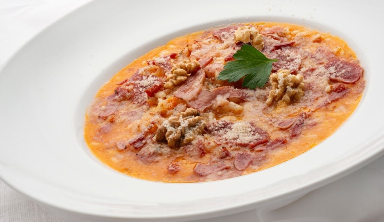 Risotto de sobrasada con l&aacute;minas de cabeza de jabal&iacute;, de Joseba Argui&ntilde;ano