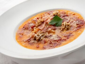 Risotto de sobrasada con l&aacute;minas de cabeza de jabal&iacute;, de Joseba Argui&ntilde;ano