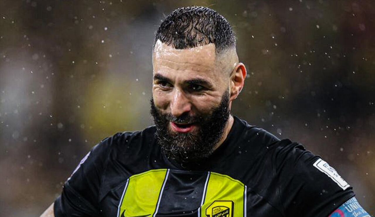 Karim Benzema en un partido con el Al Ittihad