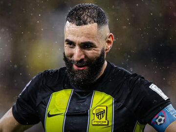 Karim Benzema en un partido con el Al Ittihad