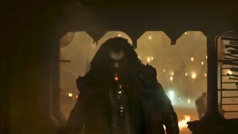 Jason Momoa, como Lobo en Supergirl