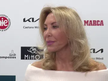 Norma Duval atendiendo a los medios de comunicación Norma Duval atendiendo a los medios de comunicación