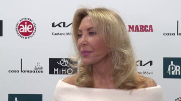 Norma Duval atendiendo a los medios de comunicaci&oacute;n